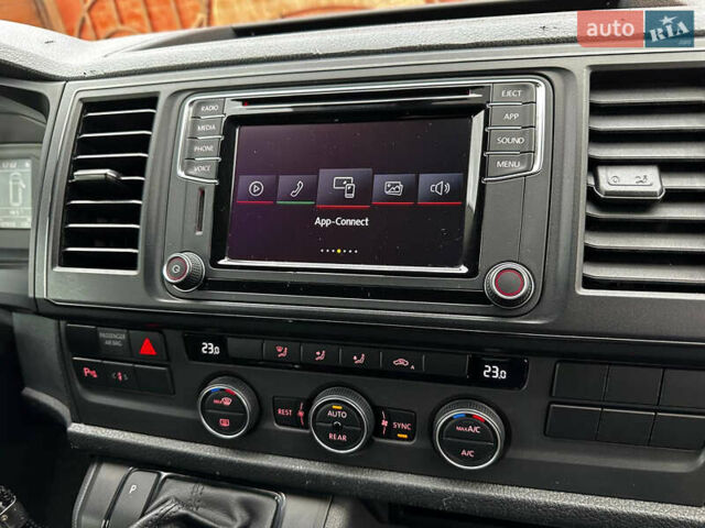 Серый Фольксваген Каравелла, объемом двигателя 1.97 л и пробегом 181 тыс. км за 33500 $, фото 17 на Automoto.ua