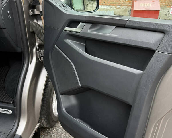 Серый Фольксваген Каравелла, объемом двигателя 1.97 л и пробегом 200 тыс. км за 28500 $, фото 11 на Automoto.ua