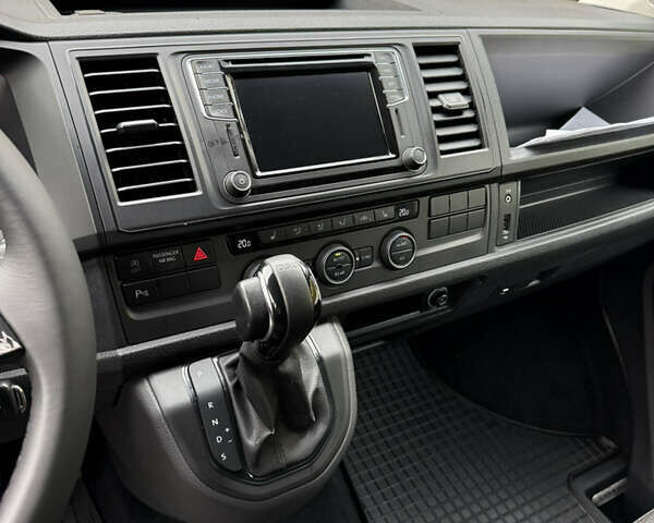 Серый Фольксваген Каравелла, объемом двигателя 1.97 л и пробегом 200 тыс. км за 28500 $, фото 5 на Automoto.ua