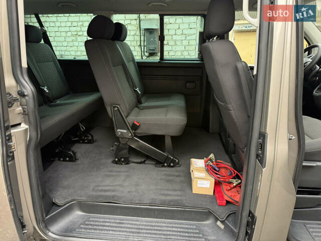 Серый Фольксваген Каравелла, объемом двигателя 1.97 л и пробегом 200 тыс. км за 28500 $, фото 13 на Automoto.ua