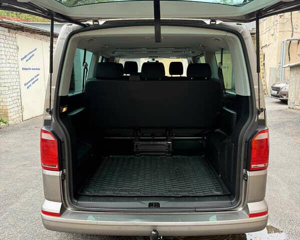 Серый Фольксваген Каравелла, объемом двигателя 1.97 л и пробегом 200 тыс. км за 28500 $, фото 2 на Automoto.ua