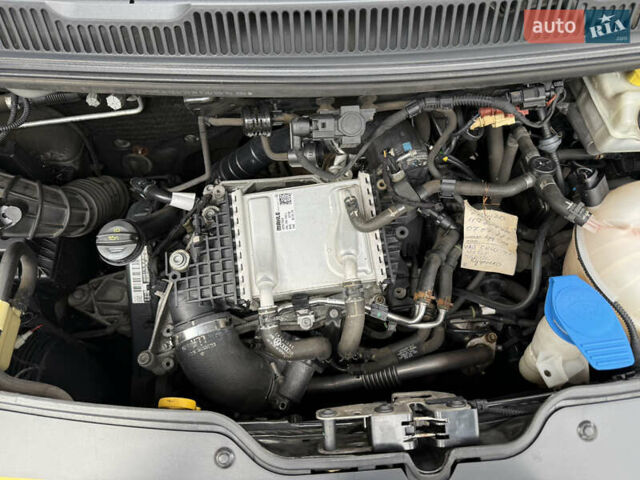 Серый Фольксваген Каравелла, объемом двигателя 1.97 л и пробегом 200 тыс. км за 28500 $, фото 3 на Automoto.ua