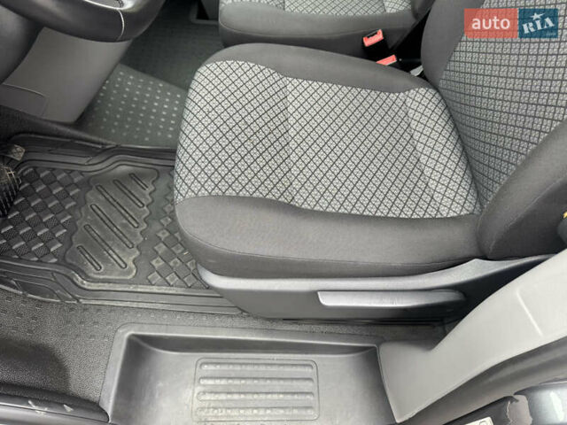 Серый Фольксваген Каравелла, объемом двигателя 1.97 л и пробегом 284 тыс. км за 37500 $, фото 25 на Automoto.ua