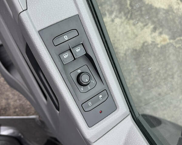 Серый Фольксваген Каравелла, объемом двигателя 1.97 л и пробегом 284 тыс. км за 37500 $, фото 23 на Automoto.ua