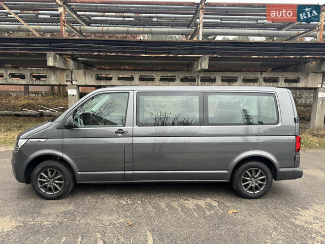 Серый Фольксваген Каравелла, объемом двигателя 1.97 л и пробегом 284 тыс. км за 37500 $, фото 1 на Automoto.ua