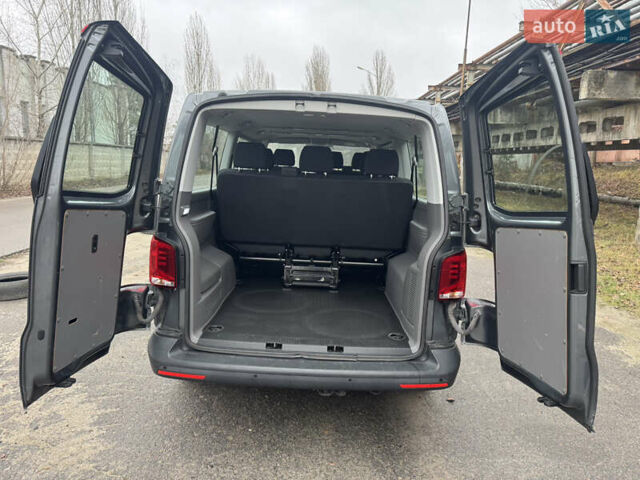 Серый Фольксваген Каравелла, объемом двигателя 1.97 л и пробегом 284 тыс. км за 37500 $, фото 19 на Automoto.ua