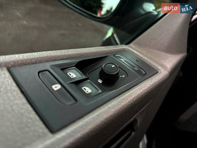 Серый Фольксваген Каравелла, объемом двигателя 2 л и пробегом 300 тыс. км за 40068 $, фото 27 на Automoto.ua