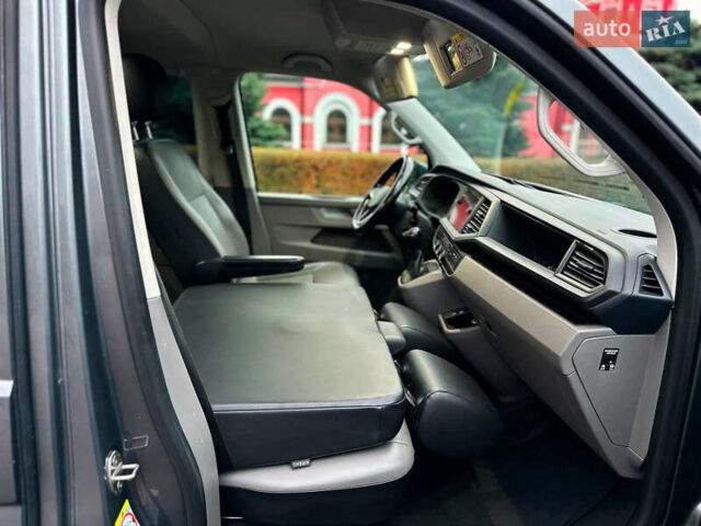 Серый Фольксваген Каравелла, объемом двигателя 2 л и пробегом 300 тыс. км за 40068 $, фото 5 на Automoto.ua