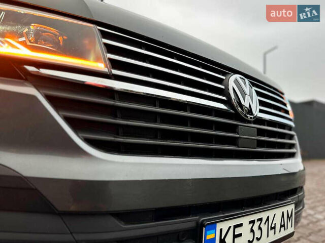 Серый Фольксваген Каравелла, объемом двигателя 2 л и пробегом 300 тыс. км за 40068 $, фото 64 на Automoto.ua