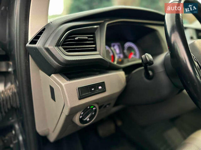 Серый Фольксваген Каравелла, объемом двигателя 2 л и пробегом 300 тыс. км за 40068 $, фото 38 на Automoto.ua