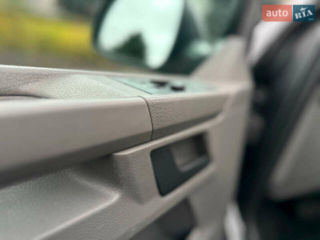 Серый Фольксваген Каравелла, объемом двигателя 2 л и пробегом 300 тыс. км за 40068 $, фото 11 на Automoto.ua