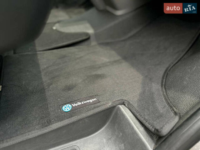 Серый Фольксваген Каравелла, объемом двигателя 2 л и пробегом 300 тыс. км за 40068 $, фото 50 на Automoto.ua