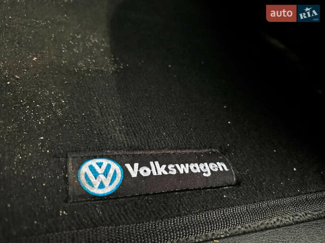 Серый Фольксваген Каравелла, объемом двигателя 2 л и пробегом 300 тыс. км за 40068 $, фото 54 на Automoto.ua