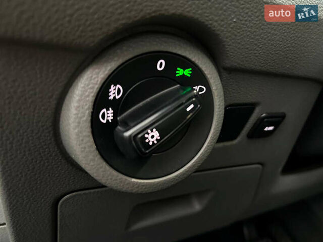 Серый Фольксваген Каравелла, объемом двигателя 2 л и пробегом 300 тыс. км за 40068 $, фото 37 на Automoto.ua