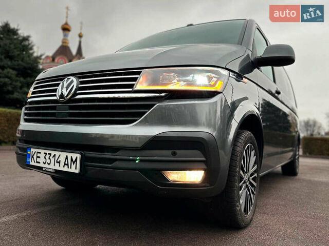 Серый Фольксваген Каравелла, объемом двигателя 2 л и пробегом 300 тыс. км за 40068 $, фото 3 на Automoto.ua