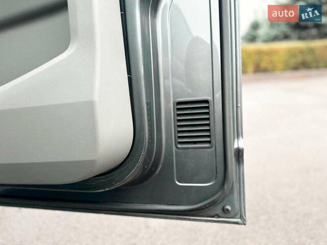 Серый Фольксваген Каравелла, объемом двигателя 2 л и пробегом 300 тыс. км за 40068 $, фото 51 на Automoto.ua