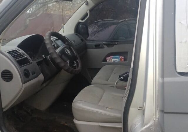 Серый Фольксваген Каравелла, объемом двигателя 2.5 л и пробегом 3 тыс. км за 4500 $, фото 2 на Automoto.ua