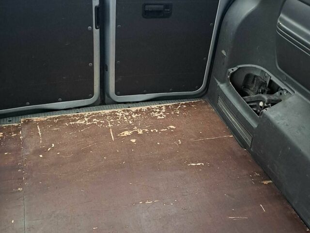 Серый Фольксваген Каравелла, объемом двигателя 2.5 л и пробегом 312 тыс. км за 6800 $, фото 7 на Automoto.ua