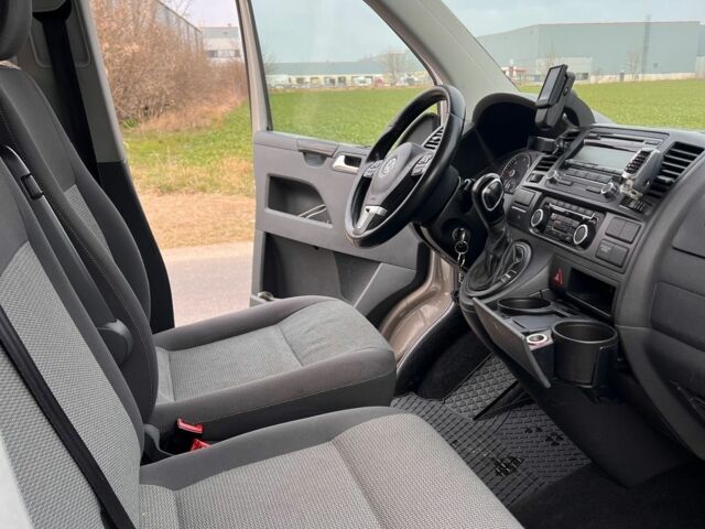 Серый Фольксваген Каравелла, объемом двигателя 2 л и пробегом 215 тыс. км за 8500 $, фото 14 на Automoto.ua