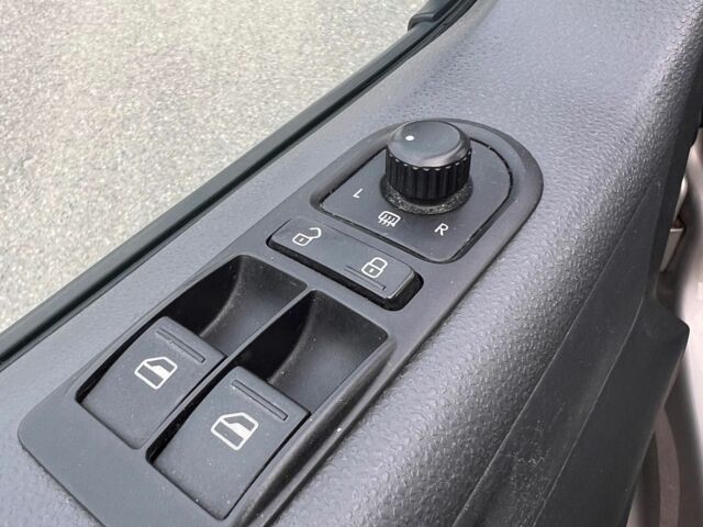 Серый Фольксваген Каравелла, объемом двигателя 2 л и пробегом 215 тыс. км за 8500 $, фото 8 на Automoto.ua