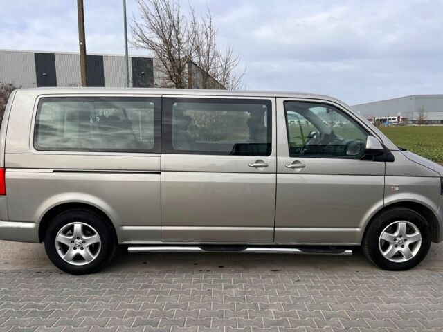 Серый Фольксваген Каравелла, объемом двигателя 2 л и пробегом 215 тыс. км за 8500 $, фото 7 на Automoto.ua