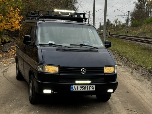 Синий Фольксваген Каравелла, объемом двигателя 2.4 л и пробегом 400 тыс. км за 4300 $, фото 1 на Automoto.ua