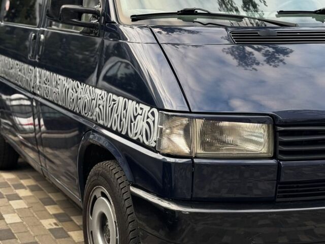 Синий Фольксваген Каравелла, объемом двигателя 2.4 л и пробегом 400 тыс. км за 4300 $, фото 3 на Automoto.ua