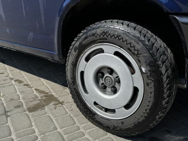 Синий Фольксваген Каравелла, объемом двигателя 2.4 л и пробегом 400 тыс. км за 4300 $, фото 5 на Automoto.ua