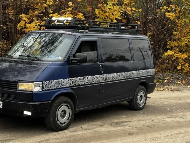 Синий Фольксваген Каравелла, объемом двигателя 2.4 л и пробегом 400 тыс. км за 4300 $, фото 2 на Automoto.ua