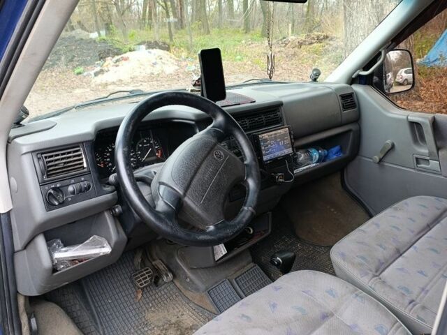 Синий Фольксваген Каравелла, объемом двигателя 2.8 л и пробегом 280 тыс. км за 7500 $, фото 4 на Automoto.ua