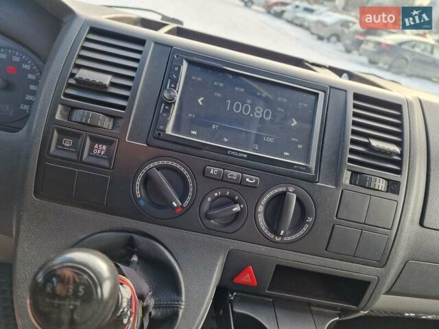 Синий Фольксваген Каравелла, объемом двигателя 2.5 л и пробегом 285 тыс. км за 12300 $, фото 26 на Automoto.ua