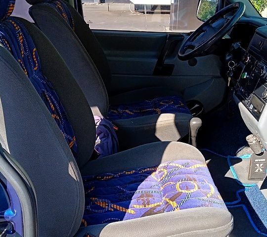 Синій Фольксваген Каравелла, об'ємом двигуна 1.9 л та пробігом 400 тис. км за 3700 $, фото 4 на Automoto.ua