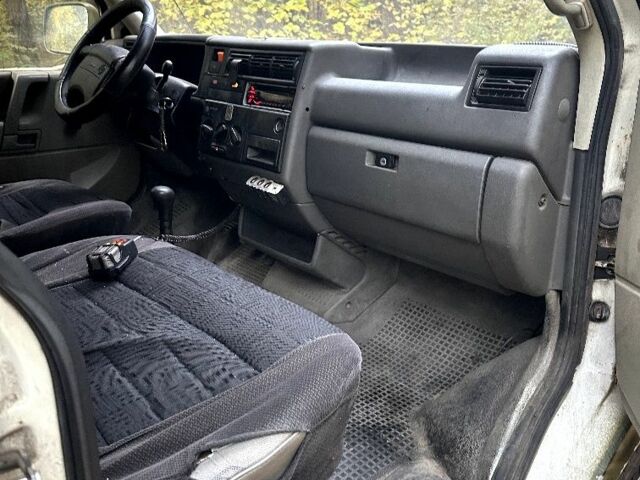 Зеленый Фольксваген Каравелла, объемом двигателя 2.5 л и пробегом 280 тыс. км за 2700 $, фото 6 на Automoto.ua