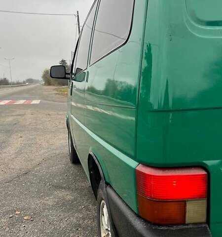 Зеленый Фольксваген Каравелла, объемом двигателя 1.9 л и пробегом 500 тыс. км за 5200 $, фото 2 на Automoto.ua