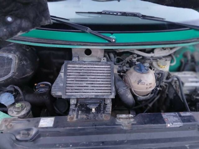 Зелений Фольксваген Каравелла, об'ємом двигуна 2.5 л та пробігом 450 тис. км за 2400 $, фото 2 на Automoto.ua