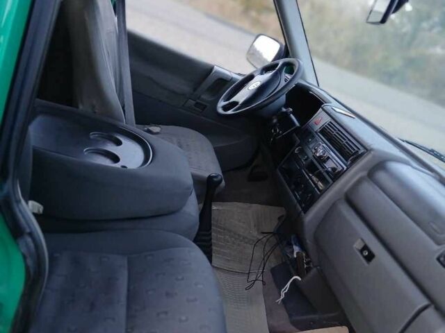 Зелений Фольксваген Каравелла, об'ємом двигуна 2.5 л та пробігом 450 тис. км за 2400 $, фото 1 на Automoto.ua