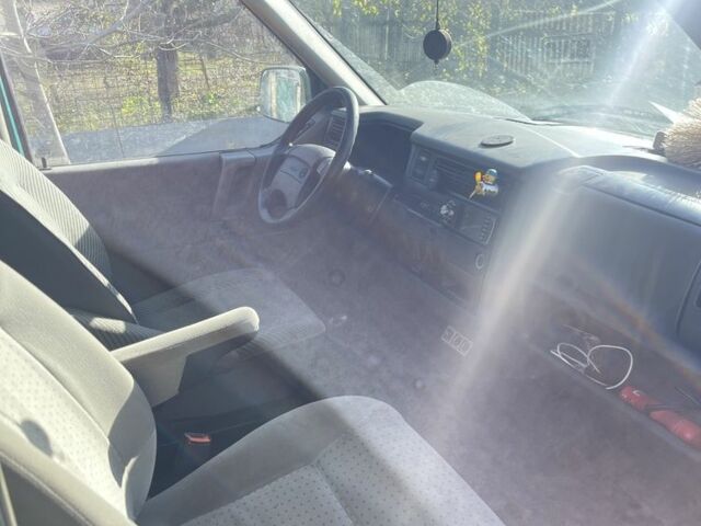 Зеленый Фольксваген Каравелла, объемом двигателя 2.5 л и пробегом 300 тыс. км за 3500 $, фото 5 на Automoto.ua