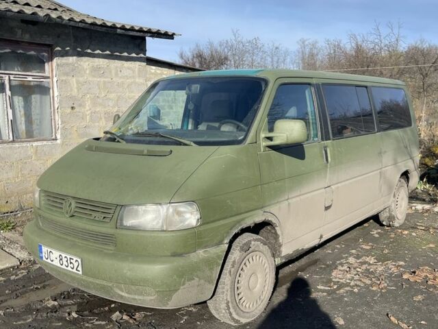 Зеленый Фольксваген Каравелла, объемом двигателя 2.5 л и пробегом 300 тыс. км за 3500 $, фото 1 на Automoto.ua