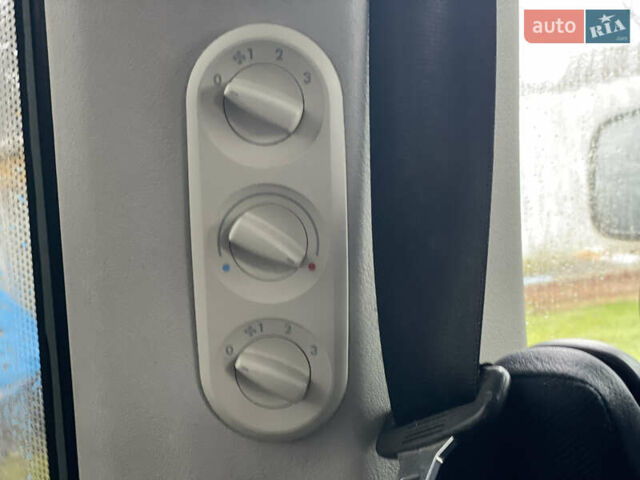 Зеленый Фольксваген Каравелла, объемом двигателя 2.5 л и пробегом 359 тыс. км за 8800 $, фото 37 на Automoto.ua