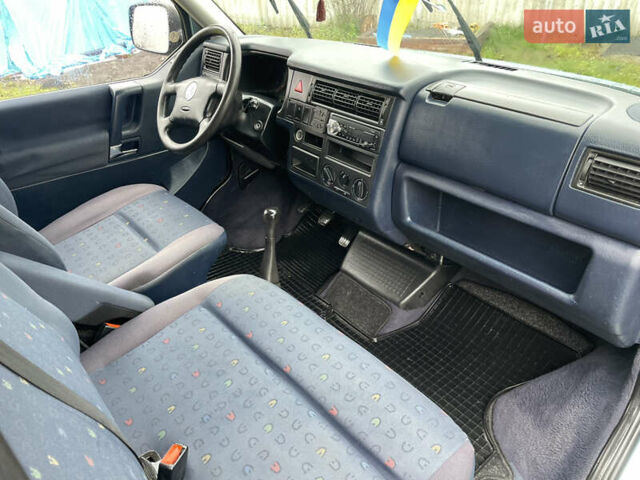 Зеленый Фольксваген Каравелла, объемом двигателя 2.5 л и пробегом 359 тыс. км за 8800 $, фото 26 на Automoto.ua