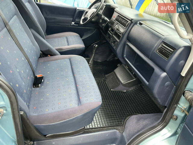 Зеленый Фольксваген Каравелла, объемом двигателя 2.5 л и пробегом 359 тыс. км за 8800 $, фото 28 на Automoto.ua