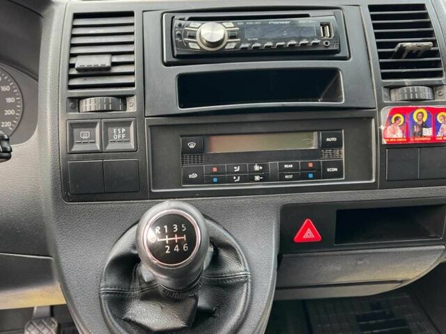 Зеленый Фольксваген Каравелла, объемом двигателя 2.5 л и пробегом 356 тыс. км за 11900 $, фото 12 на Automoto.ua