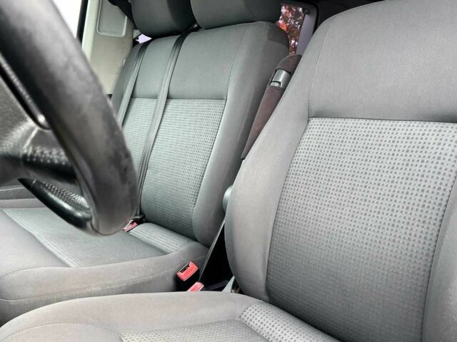 Зеленый Фольксваген Каравелла, объемом двигателя 2.5 л и пробегом 356 тыс. км за 11900 $, фото 18 на Automoto.ua