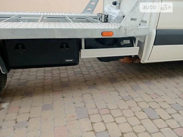 Белый Фольксваген Крафтер, объемом двигателя 2.5 л и пробегом 267 тыс. км за 18999 $, фото 5 на Automoto.ua