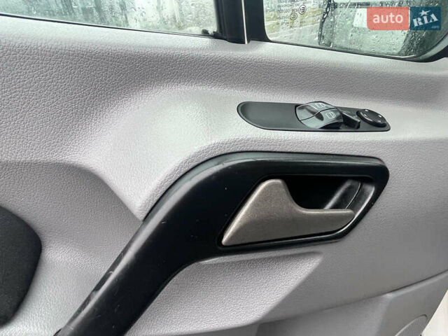 Белый Фольксваген Крафтер, объемом двигателя 1.97 л и пробегом 451 тыс. км за 15400 $, фото 19 на Automoto.ua