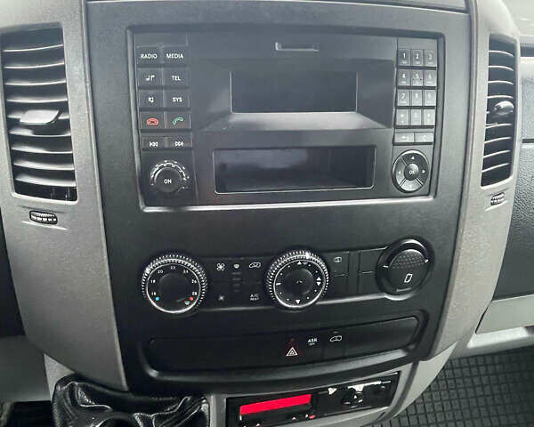 Белый Фольксваген Крафтер, объемом двигателя 1.97 л и пробегом 451 тыс. км за 15400 $, фото 16 на Automoto.ua