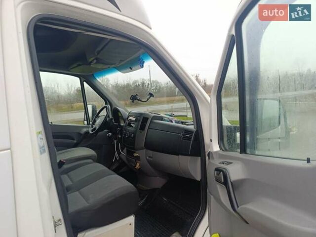 Белый Фольксваген Крафтер, объемом двигателя 1.97 л и пробегом 299 тыс. км за 16000 $, фото 10 на Automoto.ua