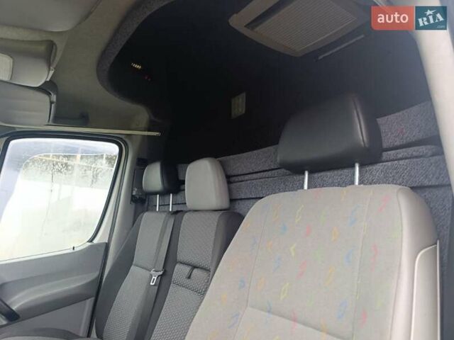 Белый Фольксваген Крафтер, объемом двигателя 1.97 л и пробегом 299 тыс. км за 16000 $, фото 11 на Automoto.ua