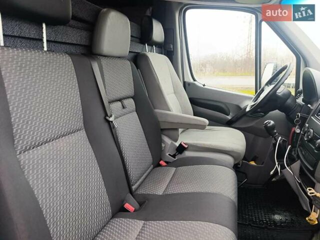 Белый Фольксваген Крафтер, объемом двигателя 1.97 л и пробегом 299 тыс. км за 16000 $, фото 13 на Automoto.ua