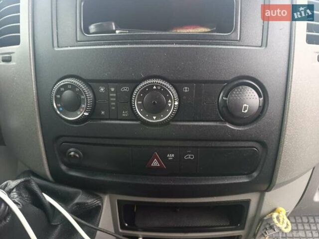 Белый Фольксваген Крафтер, объемом двигателя 1.97 л и пробегом 299 тыс. км за 16000 $, фото 12 на Automoto.ua